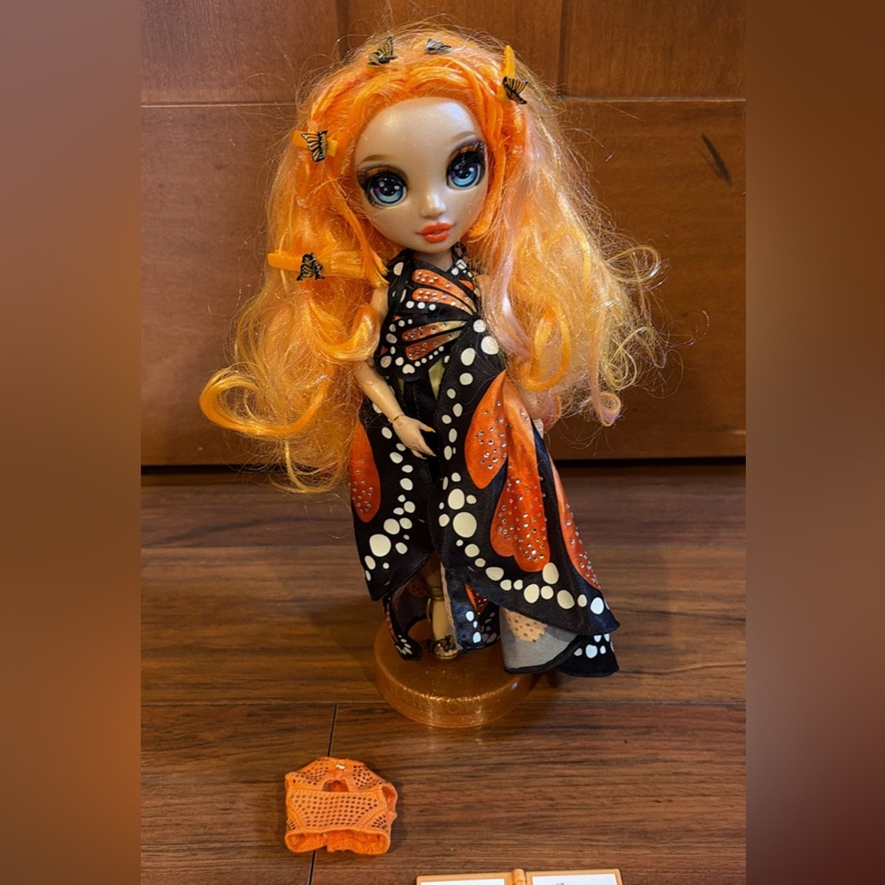 Rainbow High Fantastic Fashion Poppy Rowan Orange Butterfly Doll
